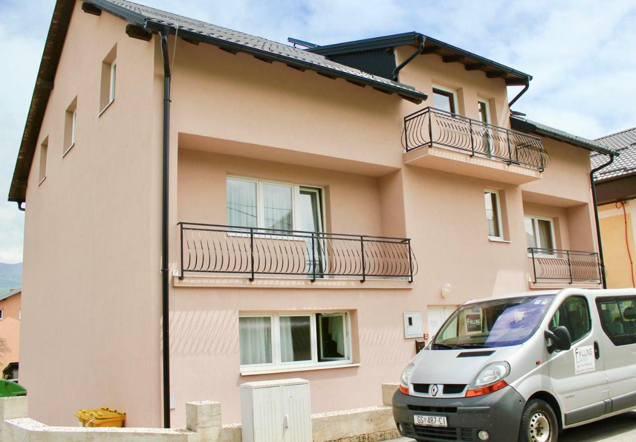 Falling Lakes Hostel Korenica Exterior foto